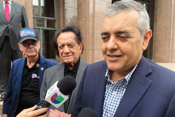 Former Rep. David Rivera speaking to media outside a courthouse