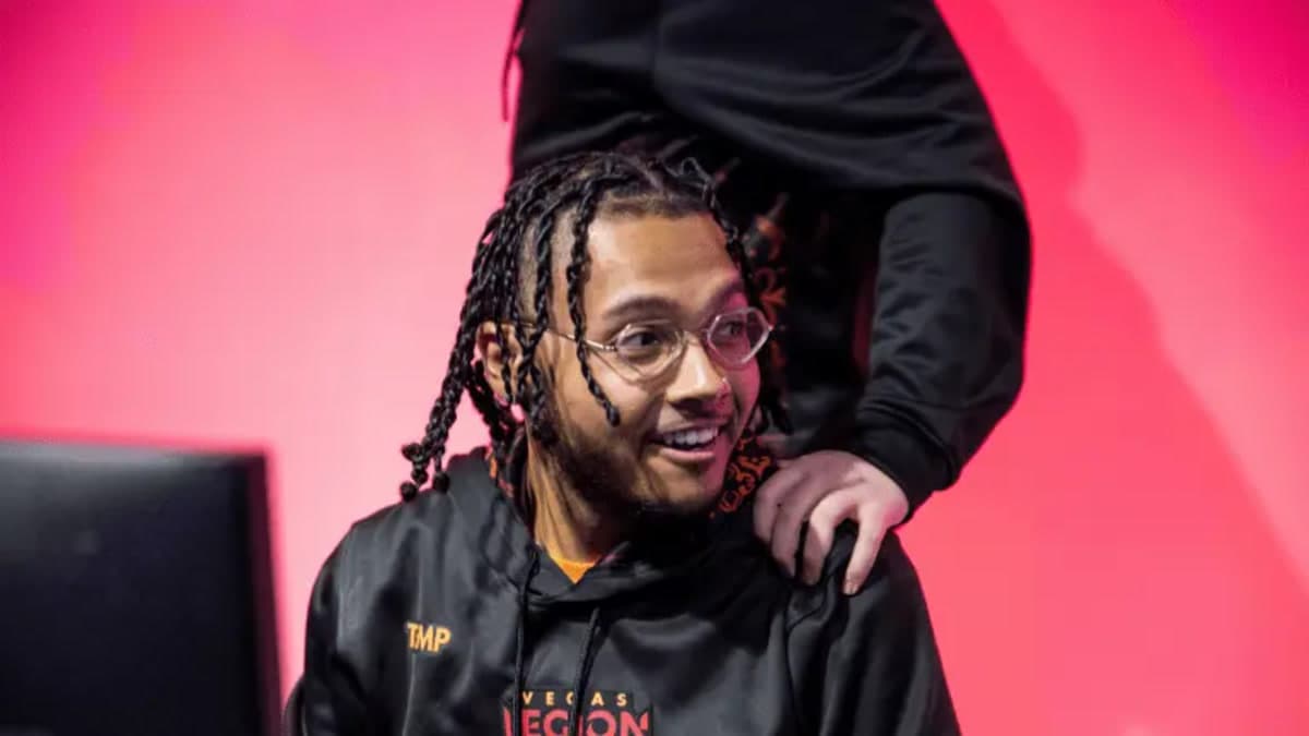 Donovan "Temp" Laroda at a Call of Duty League event