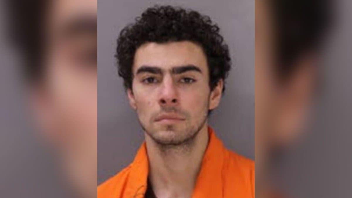 Booking photo of Luigi Mangione